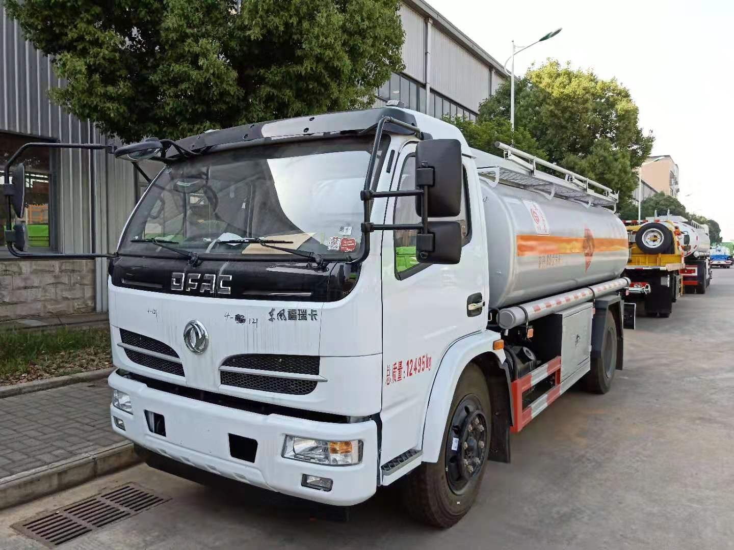 江淮4.7立方米油罐車 高效運輸的實用之選